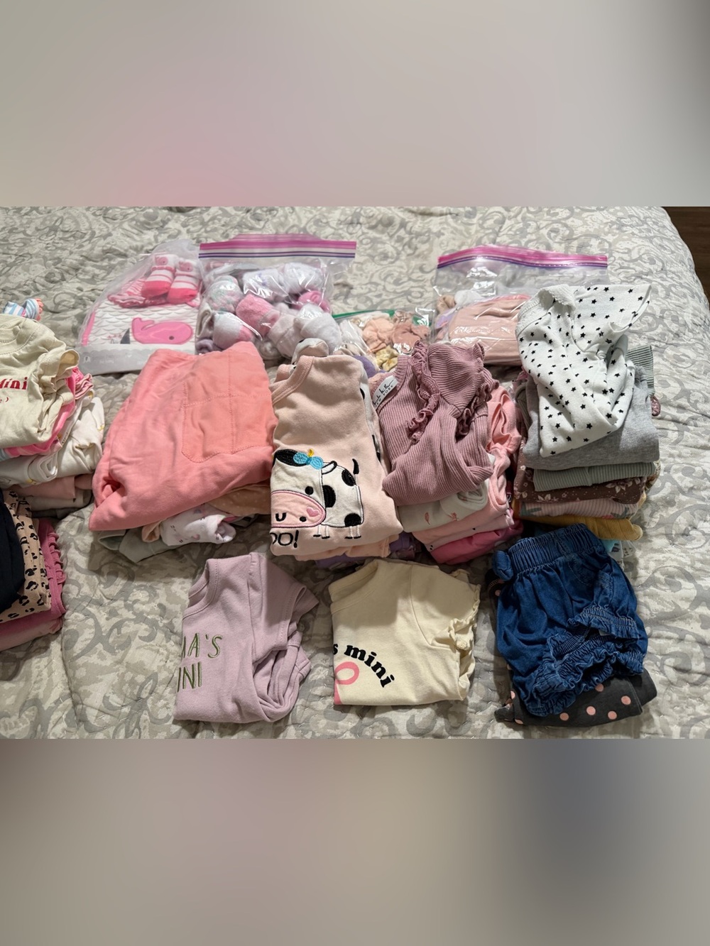 Baby girl bundle - Clothes, baby hats, socks, mittens